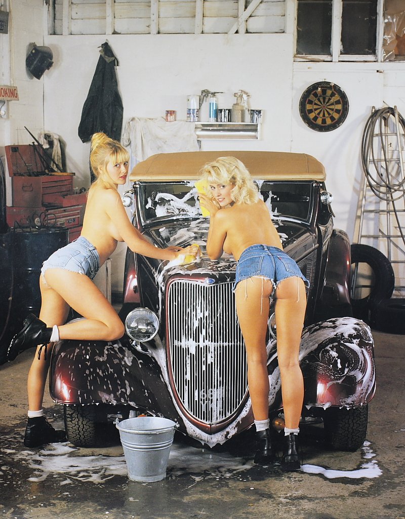 CUM get your car washed;-) Women washing cars. gallery 1/2