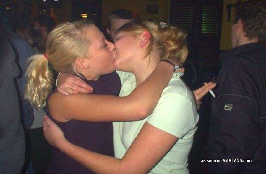 Real Lesbians Kissing