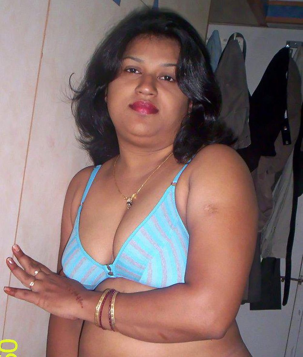Bbw ebony indian aunty in bra and panties